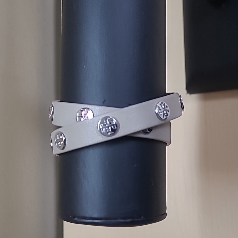 Tory Burch Double Wrap Silver Logo Unisex Stud Bracelet French Gray Soft Leather